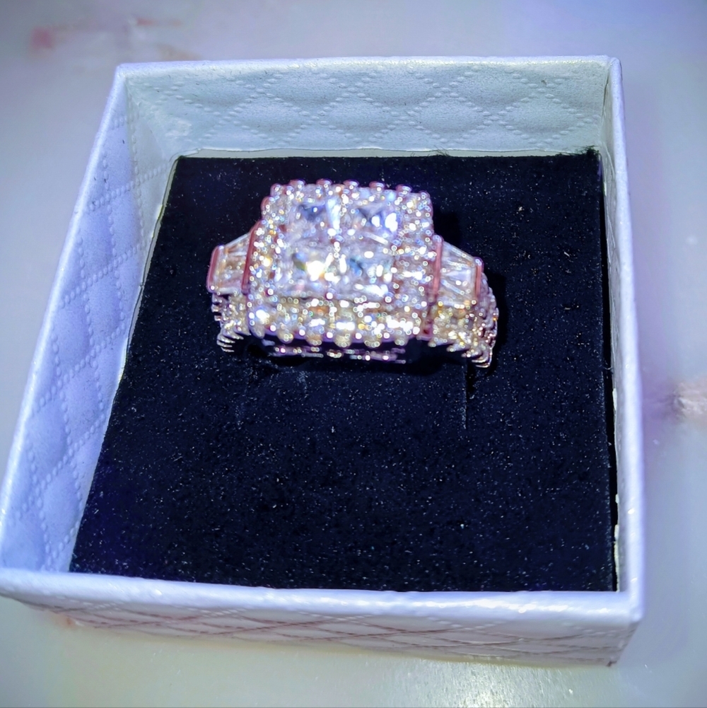 Sterling silver ring size 9 stamped 925 comes gift Box - Picture 2 of 5
